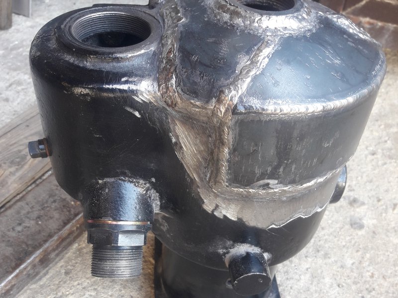 Oprava přeplátováním neodborně svařeného válce motoru u veterána