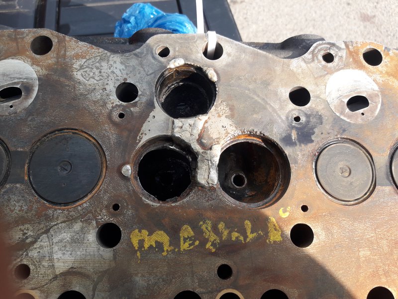 Svařování prasklé hlavy motoru