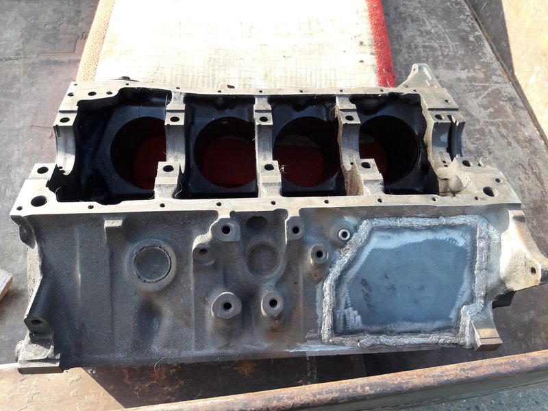 Svaření + přeplátování litinového motoru amerického veterána