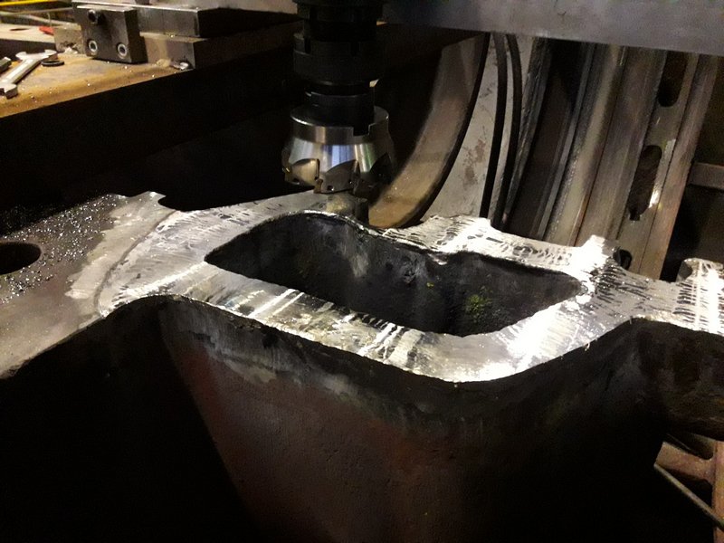 Vyvařování plochy víka turbíny - litiny