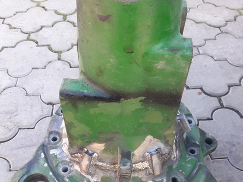Svařování + vystužení prasklého portálu traktoru John Deere
