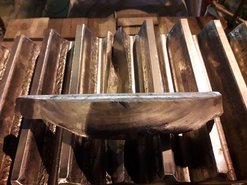 Svařování vylomeného zubu hnacího kola u kulového mlýnu