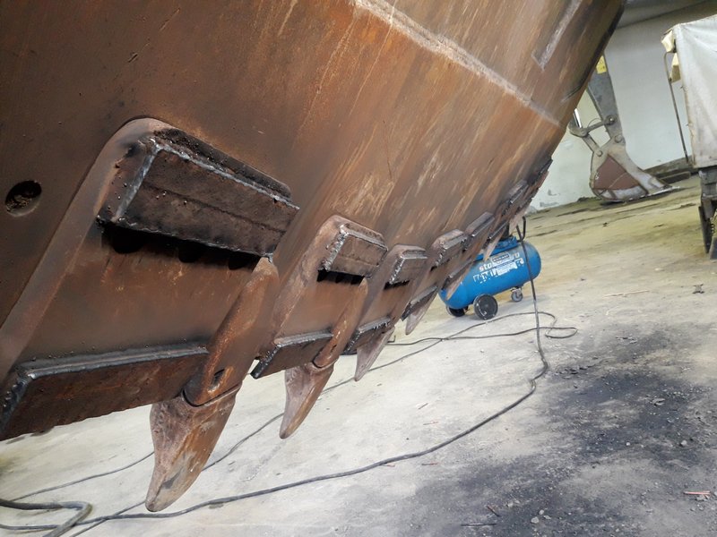 Opancéřování splazu lopaty