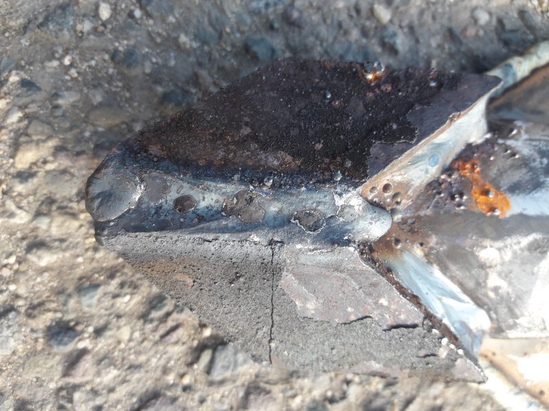 Ukázka navařování radliček - použití materiálu CDP 6+4 + otěrového drátu