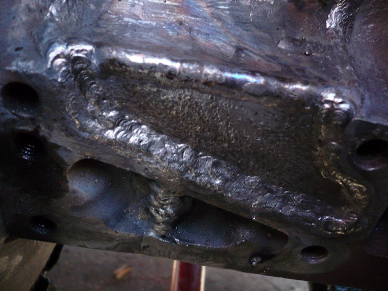 Prásklý blok motoru oprava svařením