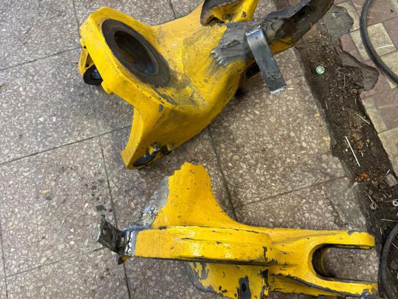 Oprava ulomeného litinového dílu bagru
