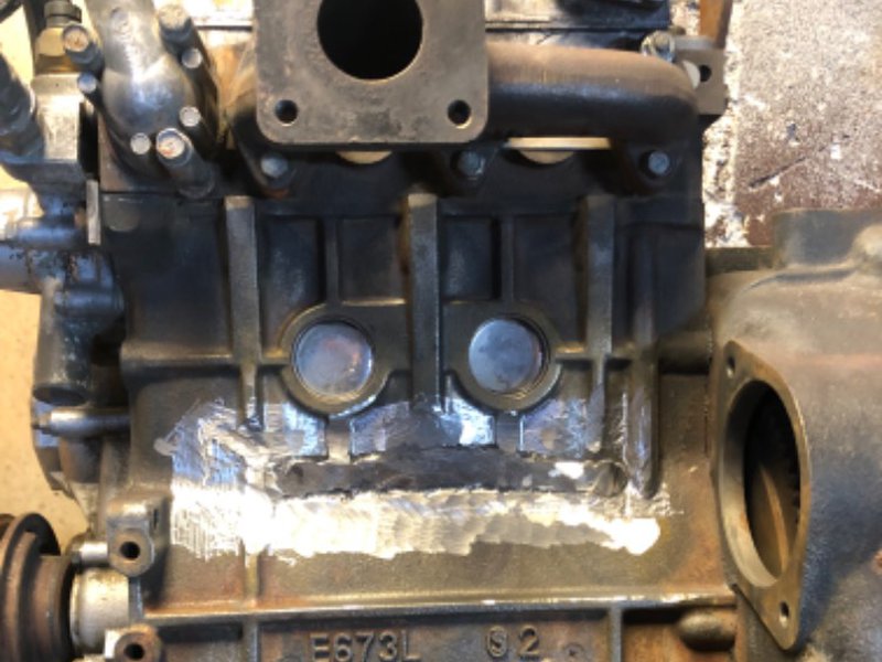 Příprava před svařováním bloku motoru po neodborném zásahu