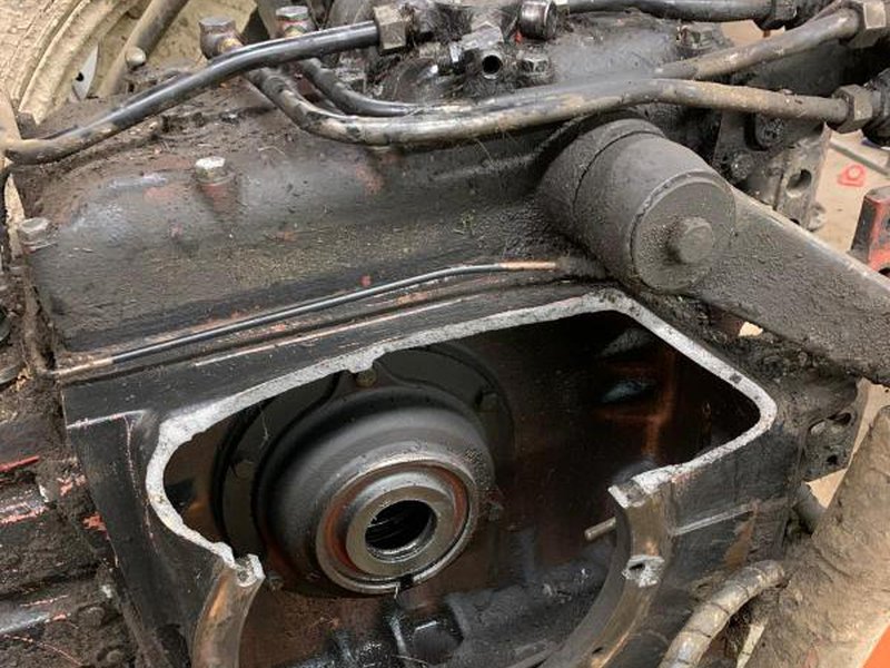 Rozlomená litinová převodovka ZETOR