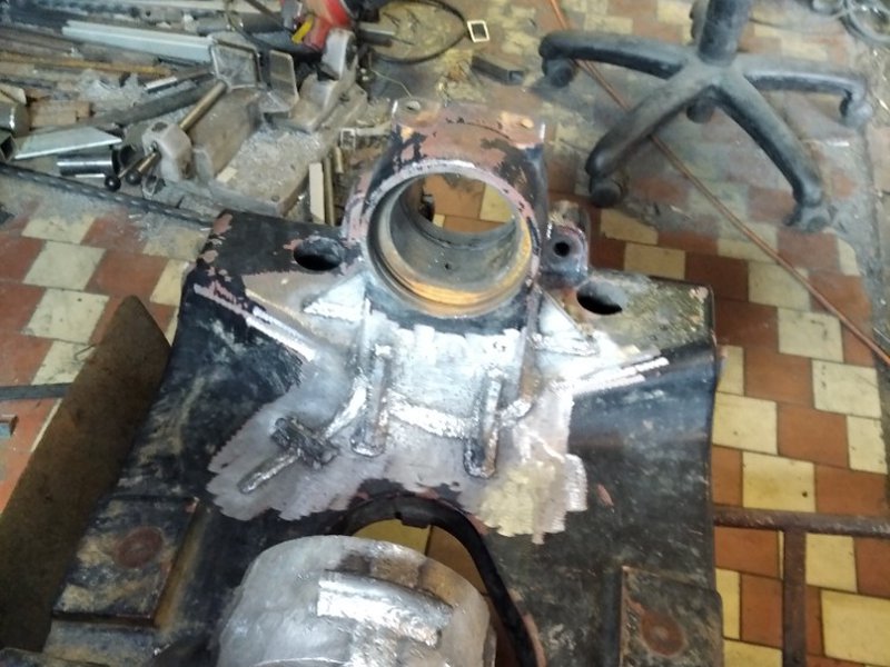 Svaření a vyztužení litinového dílu z traktoru