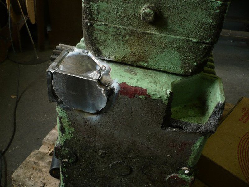 Oprava držáku převodovky