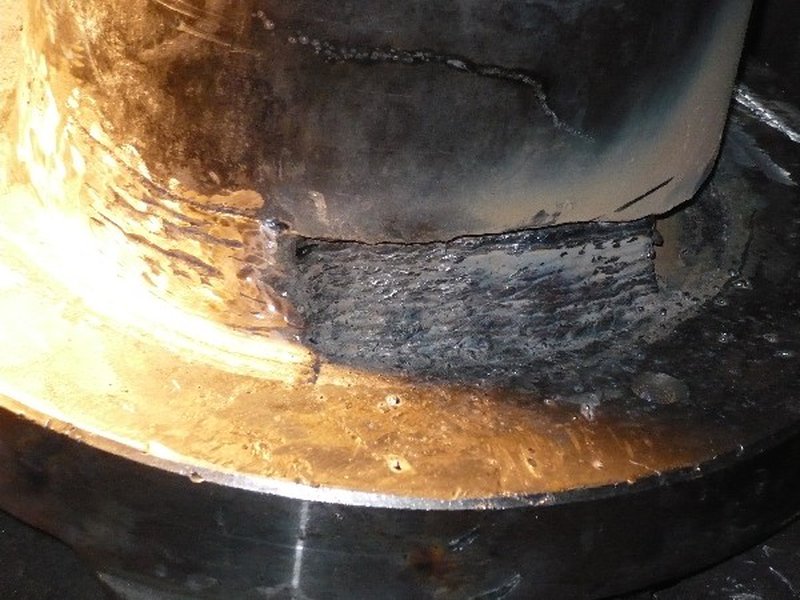 Svařování + drážkování ulomené nohy bucharu